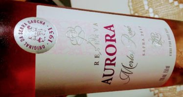 Aurora lança rosé Reserva produzido com Merlot